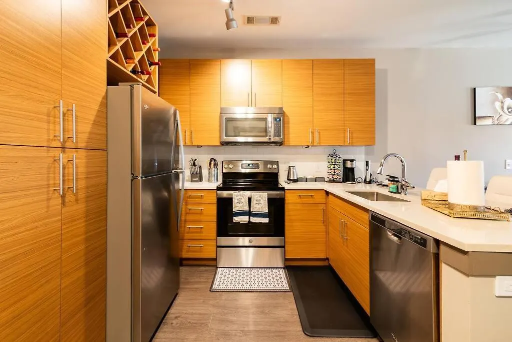 Charming Uptown Studio With, Pool, Bar, Shops Charlotte Apartment