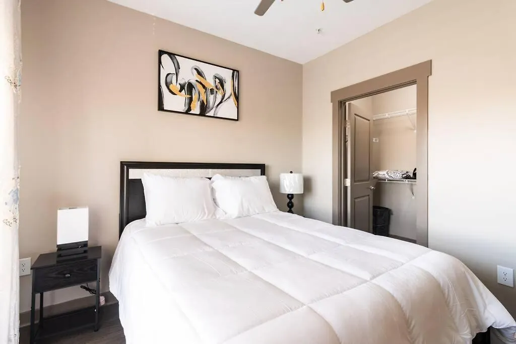Apartment Charming Uptown Studio With, Pool, Bar, Shops Charlotte